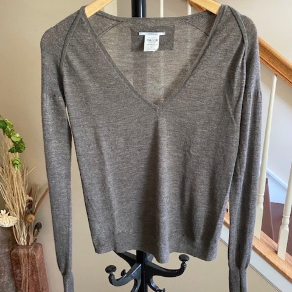 Humanoid World Ultra Thin Cashmere V-Neck Sweater. Size S